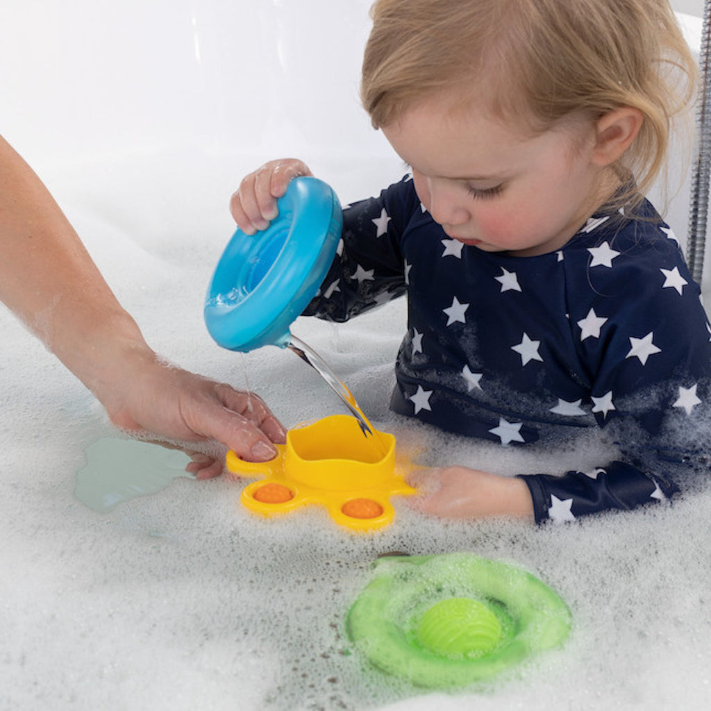 Child playing with Dimpl Splash in the tub