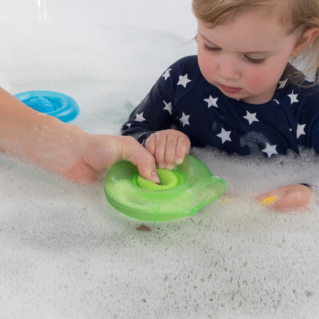Child playing with Dimpl Splash in the tub