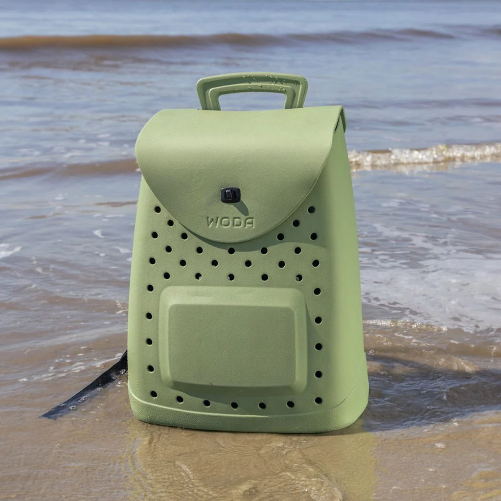 WODA Bag Palmetto Green on the sand in the ocean